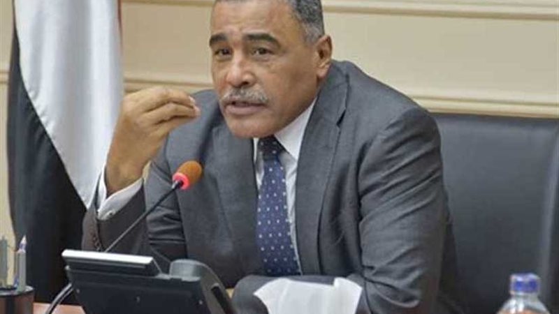 محافظ مطروح يدرس