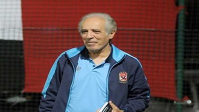 بعثة ضيف الأهلي تصل القاهرة وسمير عدلي يستقبل الفريق