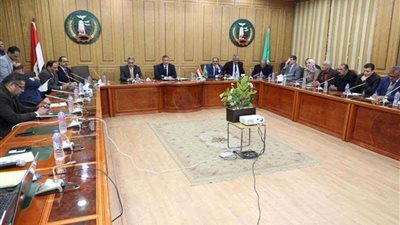 محافـظ المنوفية ووفد الإدارة المحلية بمجلس النواب يناقشان موقف المشرعات التنموية
