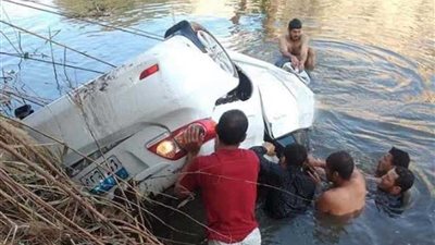 مصرع 6 وانتشال 3 آخرين في حادث سقوط سيارة بترعة بـ