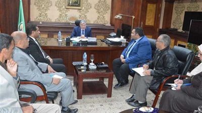 محافظ المنيا يبحث أوجه التعاون والتنسيق مع وفد 