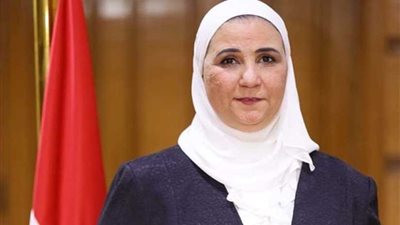 وزيرة التضامن الاجتماعي ومحافظ الفيوم يفتتحان معرض 