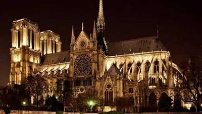 كاتدرائية نوتردام تواجه خطر الانهيار