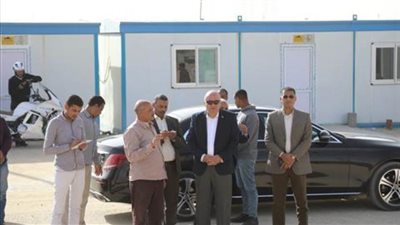 محافظ قنا يتفقد مجمع الصناعات والمصانع بمنطقة 