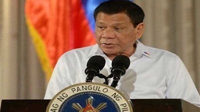 الرئيس الفلبيني يأمر بمنع اثنين من 