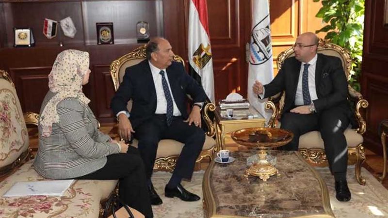 محافظ بني سويف يبحث