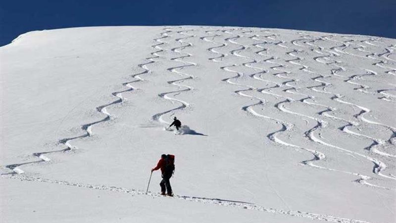 إصابة شخصين في انهيار