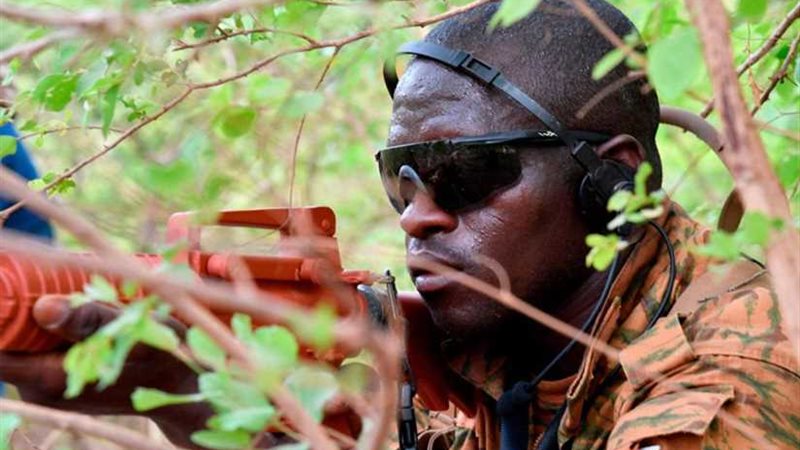 مقتل 10 جنود على