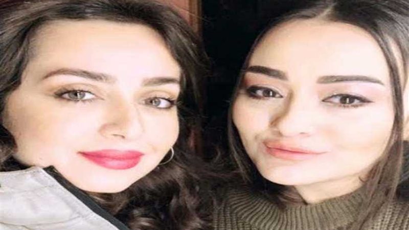 صفية وزينة في انتظار