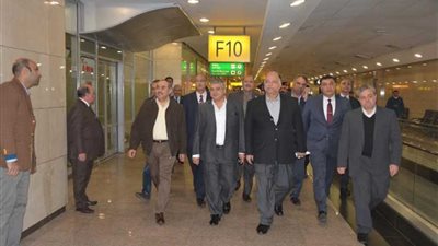 فى أولى جولاته : وزير الطيران ونائبه يتفقدان مبانى الركاب والرحلات الموسمية بمطار القاهرة
