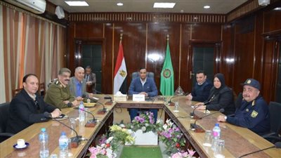 محافظ الدقهلية يناقش إجراءات تحقيق الانضباط المروري 