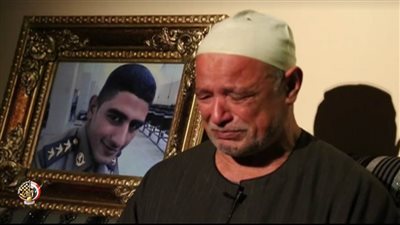 والد الشهيد أبوغزالة: كلنا فدا تراب مصر (فيديو)