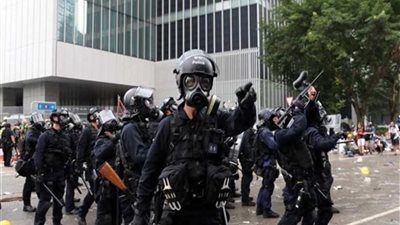 هونج كونج: مثيرو شغب يغلقون مركز تسوق