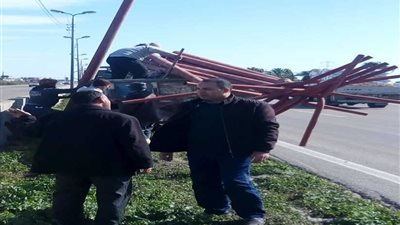 زراعة 32 عمود إنارة جديدة وصيانة 131 عمودًا بالطريق الزراعي بالبحيرة