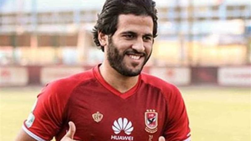 لاعب الأهلي يبدأ