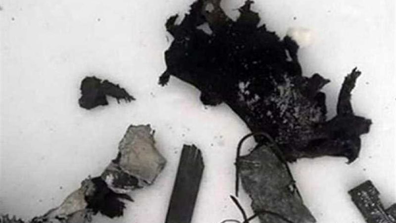 انتشال قطع من حطام