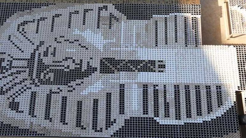 لوحة فنية لقناع الملك