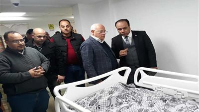 بالصور.. محافظ بورسعيد يزور مصابي حادث أتوبيس الاستثمار بمستشفى السلام