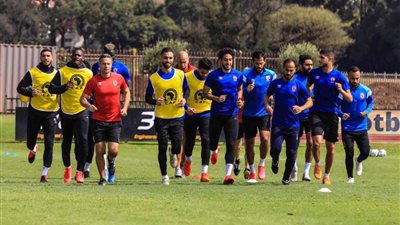 فايلر يعقد محاضرة مطولة مع اللاعبين علي هامش مران الأهلي في جنوب إفريقيا