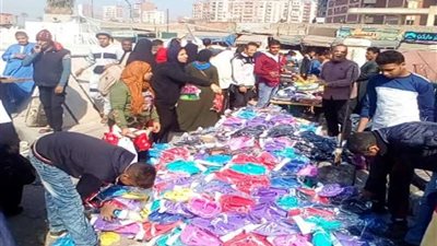 تحرير 68 محضرًا خلال حملة مكبرة لإزالة الإشغالات والتعديات بموقف الأزهر بأسيوط