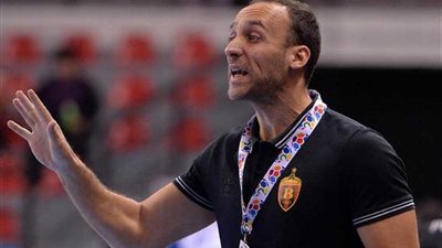 مدرب فراعنة اليد يتوج بلقب أفضل مدرب لعام 2019