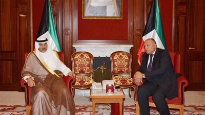 شكري يبحث مع رئيس الوزراء الكويتي سبل دعم التعاون الثنائي 