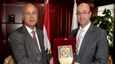 محافظ بني سويف يكرِّم وكيل وزارة الصحة تقديرا لمجهوداته