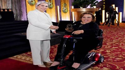 قرينة الرئيس تكرم هبة هجرس