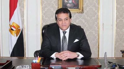 وزير التعليم العالي والبحث العلمي يتفقد منشآت مدينة زويل للعلوم والتكنولوجيا