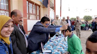 تكريم نجلي الشهيد أحمد محمد عبده إسماعيل