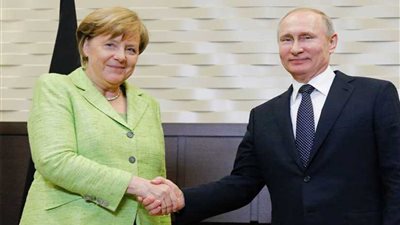 الكرملين: بوتين وميركل يؤكدان ضرورة تكثيف الجهود الدبلوماسية لحل الأزمة الليبية