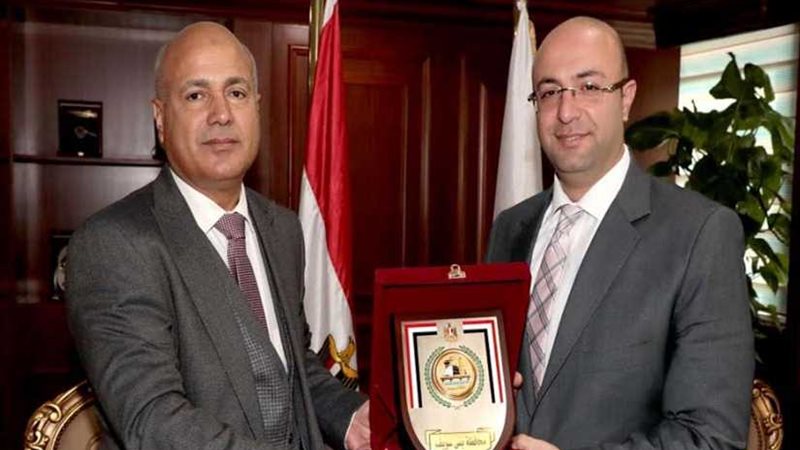 محافظ بني سويف يكرِّم