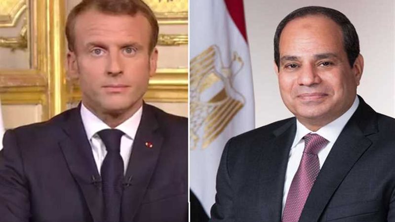 الرئيس السيسي يستعرض