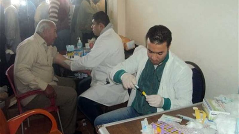 علاج 400 حالة بقافلة