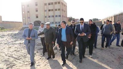 لعدم التزامه.. محافظ المنوفية يسحب أعمال ”مرور قويسنا“ من المقاول