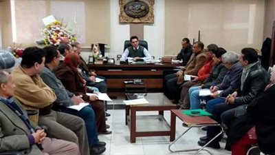 خلال اجتماعه بمديري الإدارات.. 