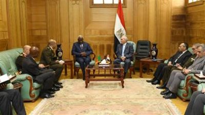 العصار يبحث مع رئيس الأركان الكاميروني التعاون في مجالات التصنيع العسكري