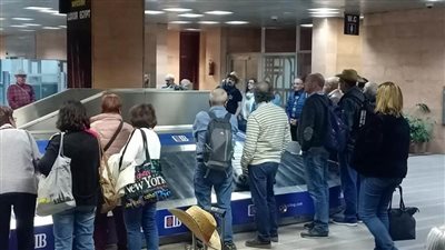 توافد الأفواج السياحية من عواصم العالم على مطار الأقصر الدولي