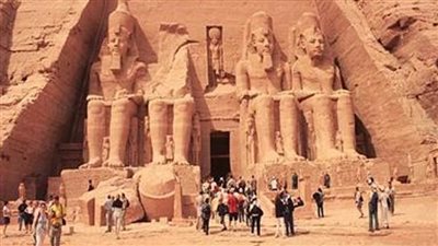 1800 سائح أجنبي يزورون معبد أبو سمبل جنوب أسوان