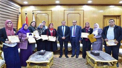 رئيس جامعة بني سويف يكرم الفائزين في مسابقة أفضل برنامج دراسي