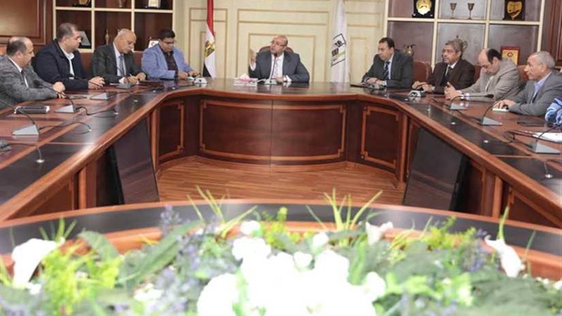 محافظ بني سويف يلتقي