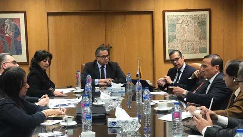 العناني يواصل لقاءته