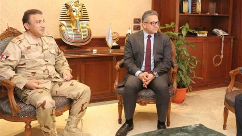 العناني وعاطف يبحثان