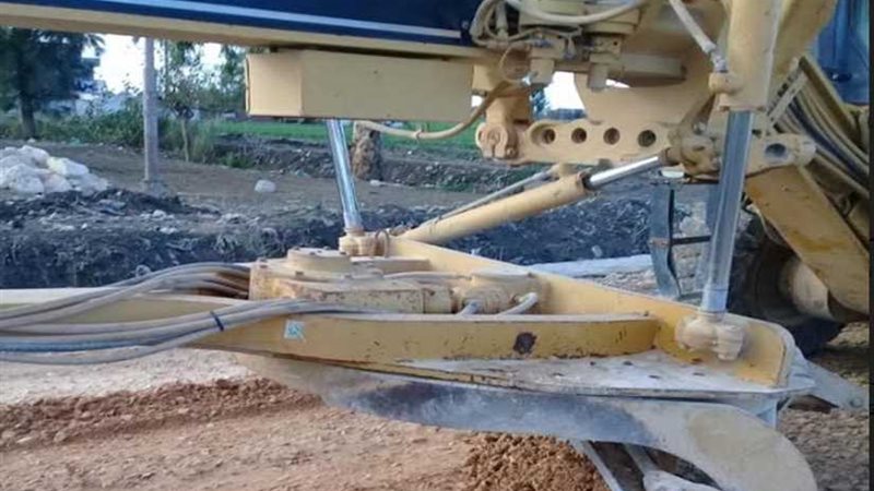 بدء أعمال رصف طريق