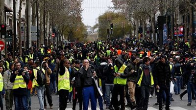 فرنسا تحظر تظاهرات 