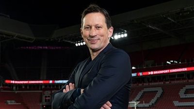 أيندهوفن يتعاقد مع المدرب الألماني شميت