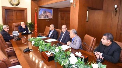 محافظ بورسعيد يعقد اجتماعًا لإقامة توسعات بالمدارس