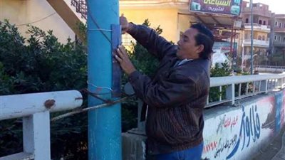 صيانة 216 كشافًا وعمودًا كهربائيًا في حملة بالبحيرة