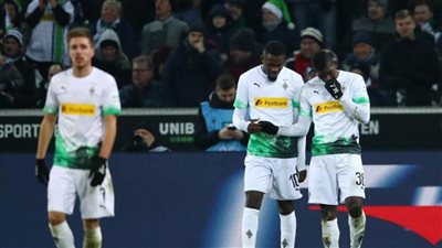 بوروسيا مونشنغلادباخ يفوز على كولن 2 ــ 1 في الدوري الألماني