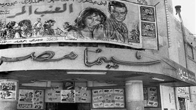 مع بداية العقد الجديد.. هل البث الإلكتروني ينحي السينما عن عرشها؟